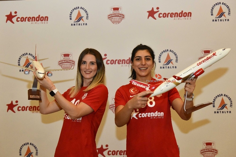 Corendon авиакомпания отзывы. Корендон Эйрлайнз. Турецкая авиакомпания Corendon. Corendon Airlines Екатеринбург. Corendon Турция самолет 9:16.