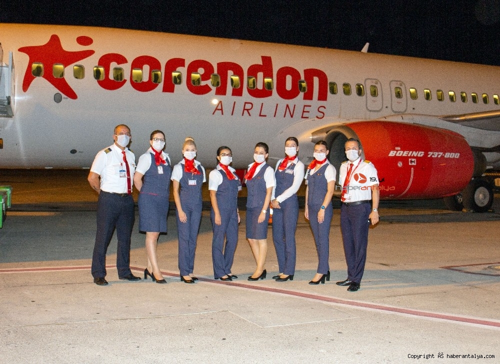 Корендон авиакомпания. Корендон Эйрлайнз. Corendon Airlines Antalya. Турецкие авиалинии Corendon. Corendon Airlines парк самолетов.