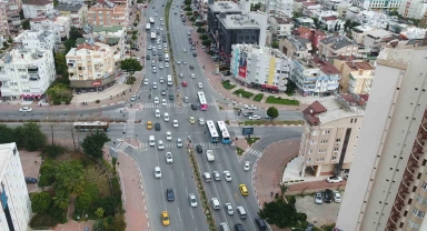 Antalya'da trafik sorunu çözülmeye çalışılıyor.  Kavşaklar Trafik Kontrol Merkezi'nden izlenecek