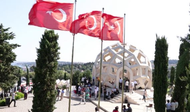 15 Temmuz Şehitler Anıtı Ziyaretçi akınına uğradı 