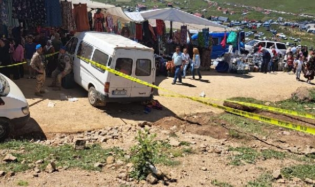 Halat kopunca çekilen minibüs pazara girdi: 3 yaralı