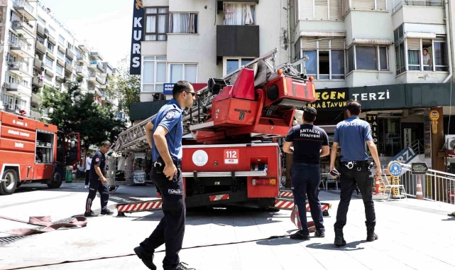 Sıcak hava dinlemediler, yangın söndürme çalışmalarını ilgiyle takip ettiler