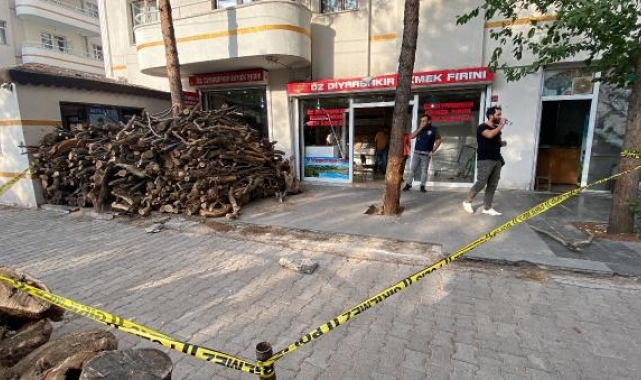 Diyarbakır'da fırında silahlı ve bıçaklı 'borç ekmek' kavgasında baba- oğul yaralandı