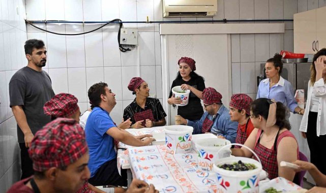 Özel çocuklardan bahçeden sofraya zeytin üretimi