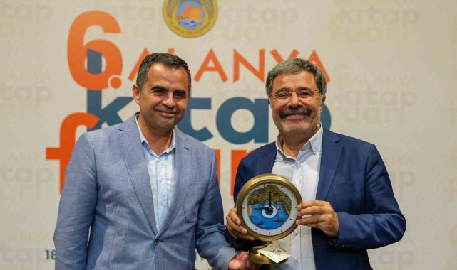 Alanya Kitap Fuarı'na büyük ilgi