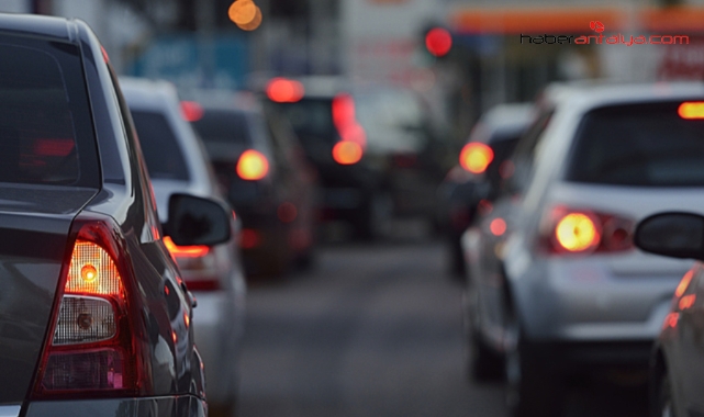 Antalya'da trafik kaosu büyüyor