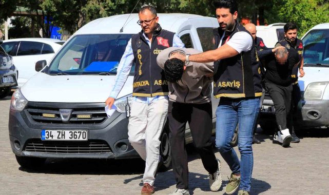 Antalya'da 22 yaşındaki Ahmet, kör kurşuna kurban gitmiş