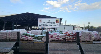 Antalya'da bir tırda 17 ton sahte gübre ele geçirildi