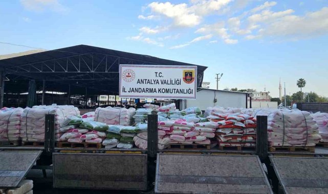 Antalya'da bir tırda 17 ton sahte gübre ele geçirildi