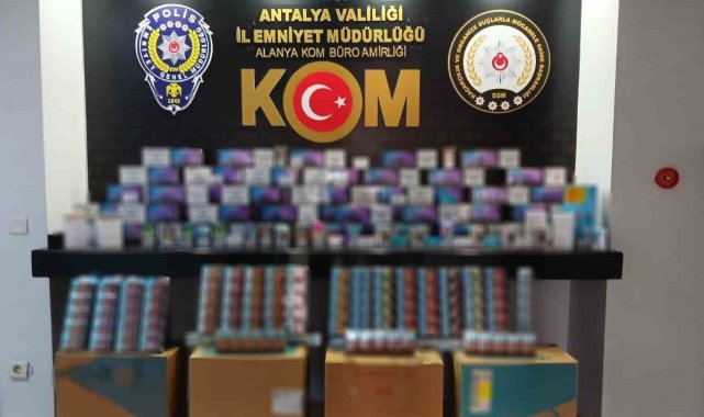 Antalya'da kaçak sigara operasyonu: 3 tutuklama