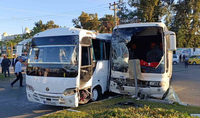 Antalya'da otel çalışanlarını taşıyan servis araçları çarpıştı: 13 yaralı