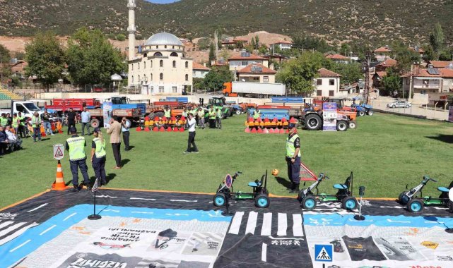 Antalya'da "Köy yolunda trafikte her şey yolunda" etkinlikleri