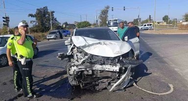 Arızalanan trafik ışıkları kazaya sebep oldu: 5'i çocuk, 9 yaralı