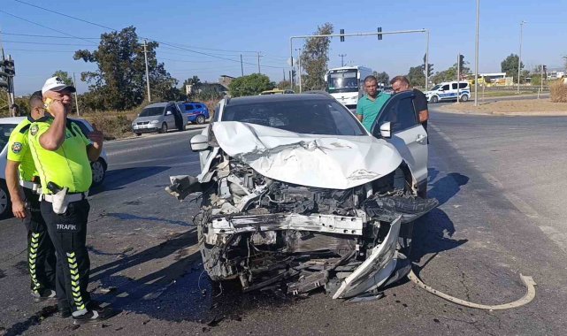 Arızalanan trafik ışıkları kazaya sebep oldu: 5'i çocuk, 9 yaralı