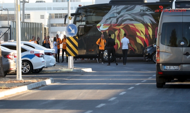 Galatasaray kafilesi Antalya'ya geldi