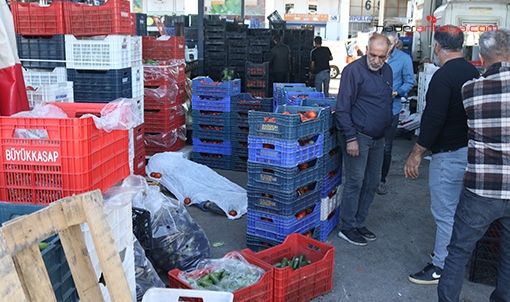 Halde hayatını kaybetti, etrafı domates kasalarıyla kapatıldı