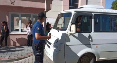 Jandarma ve polis ekipleri okul servislerini denetledi