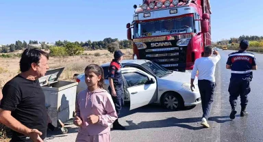 Kamyon önüne aldığı otomobili 500 metre sürükledi