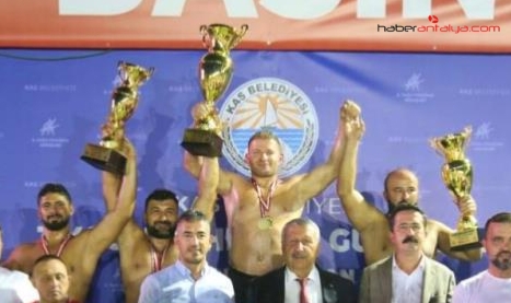 Kaş Güreşleri'nin Başpehlivanı İsmail Balaban oldu