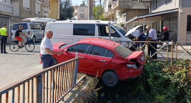 İrlandalı'nın otomobili sulama kanalında asılı kaldı