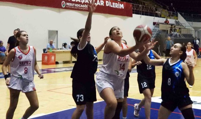 Kepez Belediyespor U16 Kadın Basketbol Takımı, 28 sayı farkla kazandı