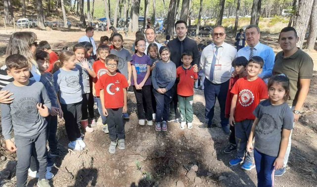 Kumluca'da Cumhuriyet'in 101. yılı anısına 450 fidan dikildi