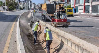 Su taşkını riskine karşı Kepez'de kanallar temizleniyor