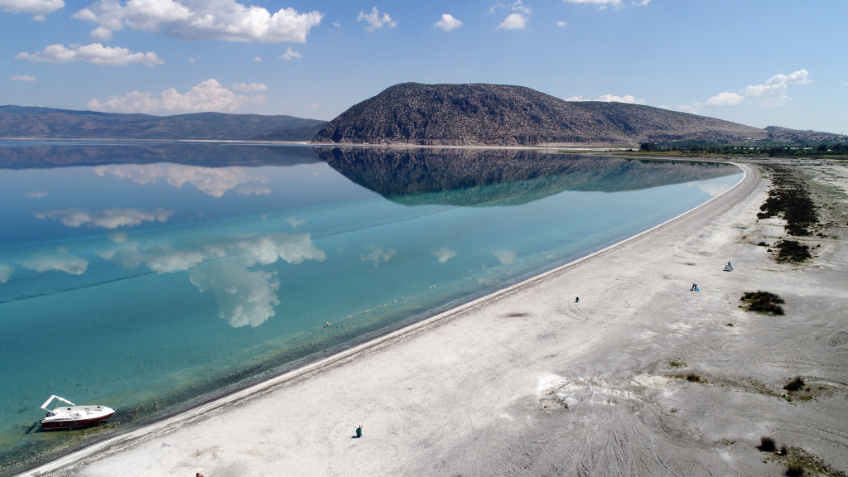 Salda Gölü'nün suyu, 3 ayda 20 metre çekildi