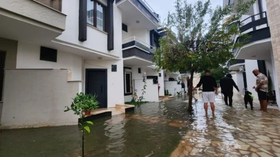 'Turuncu' kod uyarısı yapılan Antalya'da sağanak yaşamı olumsuz etkiledi (4)