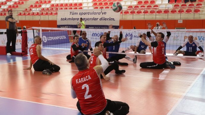 Oturarak Voleybol Erkek Milli Takımı galibiyetle başladı