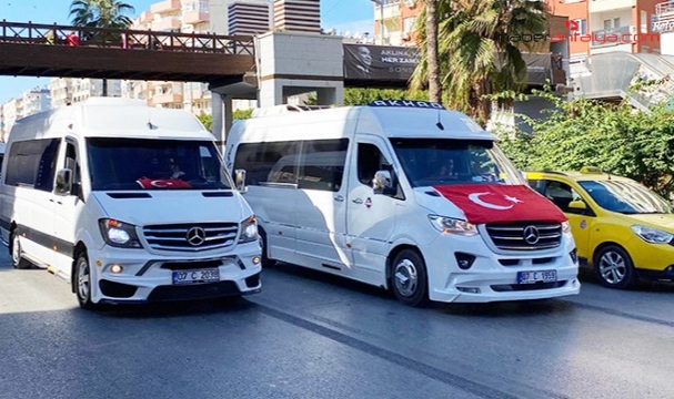 Antalya'da servisçilerden teşekkür konvoyu