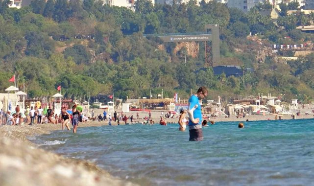 Antalya'da deniz suyu sıcaklığı, hava sıcaklığını yakaladı