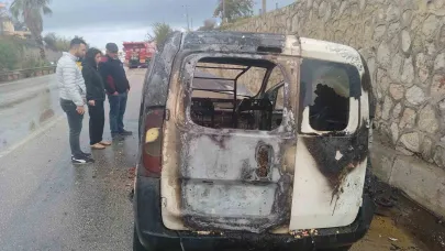 Antalya’da kuruyemiş yüklü araç alev alev yanarak küle döndü