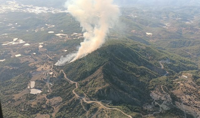 Kumluca'da çıkan yangına müdahale sürüyor