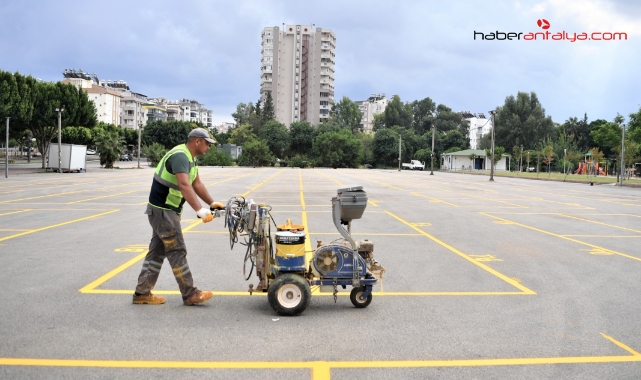 Taksi durakları ve sokaklar yenileniyor