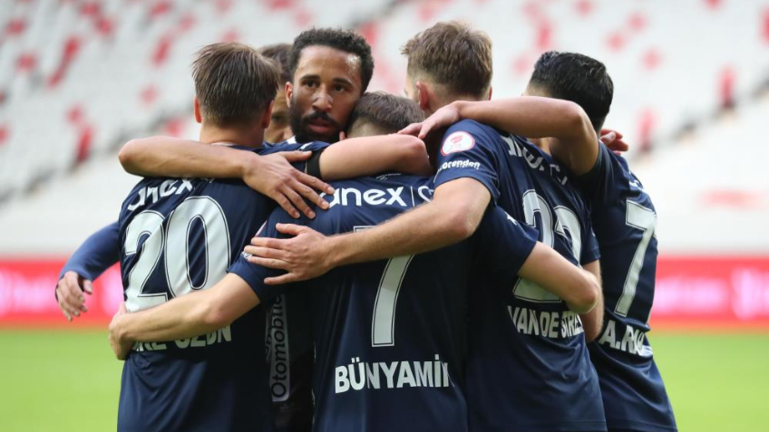 Ziraat Türkiye Kupası: Antalyaspor: 4 - Küçükçekmece Sinopspor: 1