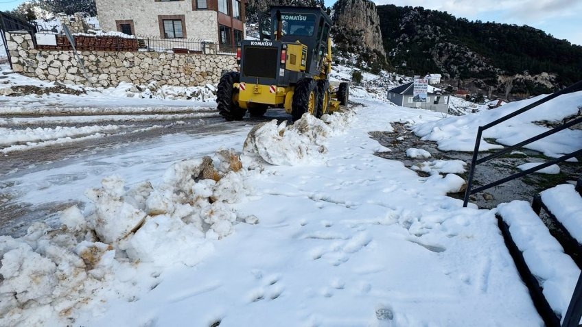 Kardan kapanan yollar açıldı