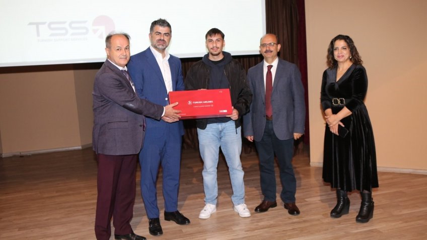 Akdeniz Üniversitesi’nde Türk Hava Yolları Kariyer Söyleşisi gerçekleşti