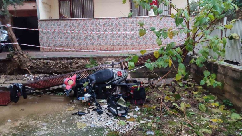 Alanya’da sağanak yağışın etkisi gündüz ortaya çıktı