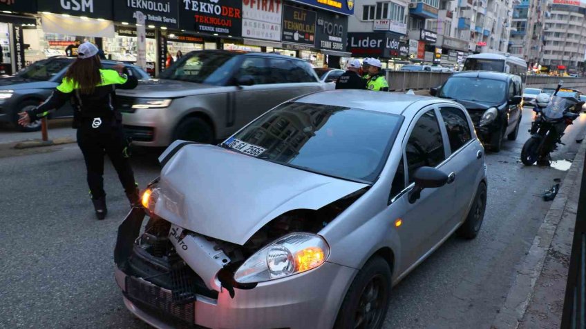 Antalya’da 3 aracın karıştığı zincirleme kazada 1 kişi yaralandı