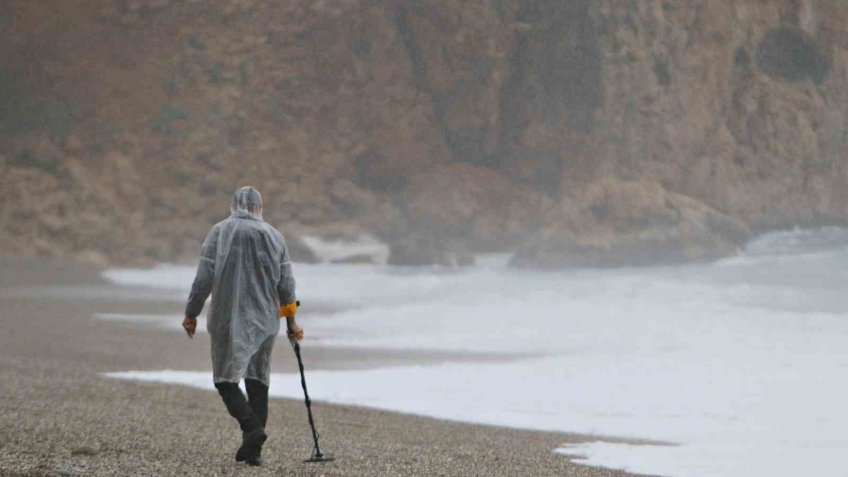 Antalya’da ’turuncu kod’un define avcıları iş başında