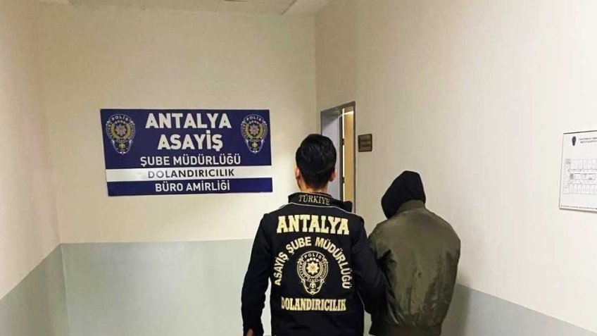 Kendisini polis ve savcı olarak tanıtarak dolandırıcılık yapan şahıs tutuklandı