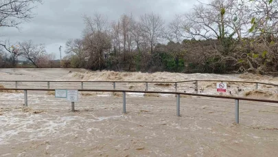 Sağanak, dolu ve fırtına Manavgat’ta hayatı adeta felç etti