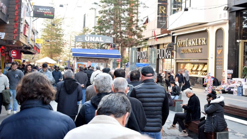 Antalya'daki bayilerde 'amorti' kuyruğu