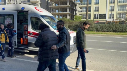 Dişlerini yaptıramadığı için çatıya çıktı, polisten söz alınca ikna olup polise sarıldı