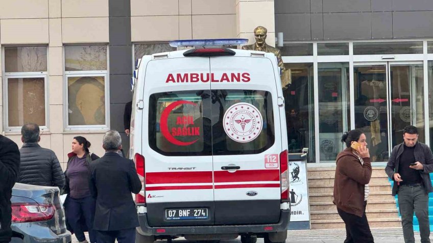 Adliyeye sevk edilen eniştesine destek için geldi, kalp krizi geçirip hayatını kaybetti