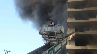 Alanya’da 12 katlı inşaattaki yangına 23 itfaiye aracı ve 100’ün üzerinde personel müdahale etti