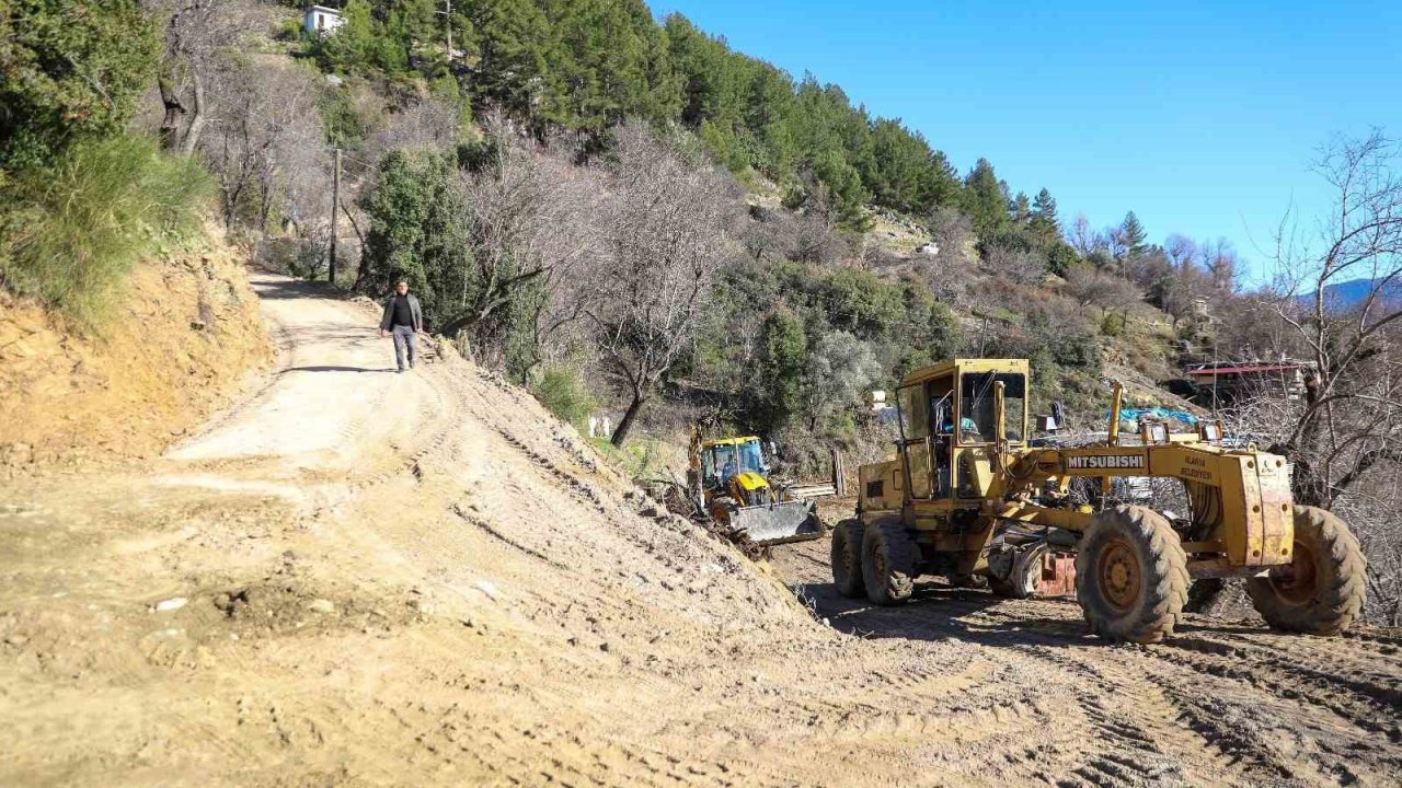 Alanya’da kırsal mahallelerin yol hasreti sona eriyor