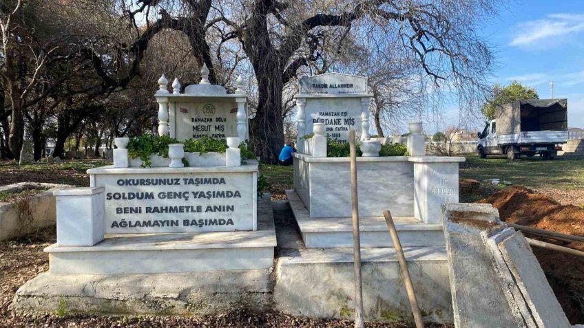 Antalya’da içleri yakan kare: İsmini aldığı ağabeyi ile 5 yaşındayken kaybettiği annesinin yanına defnedildi