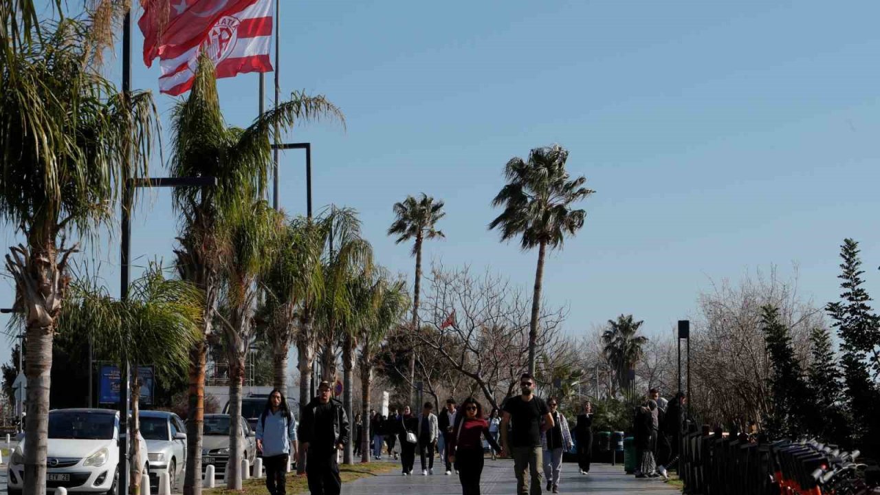 Antalya’da yazdan kalma günler yaşanıyor